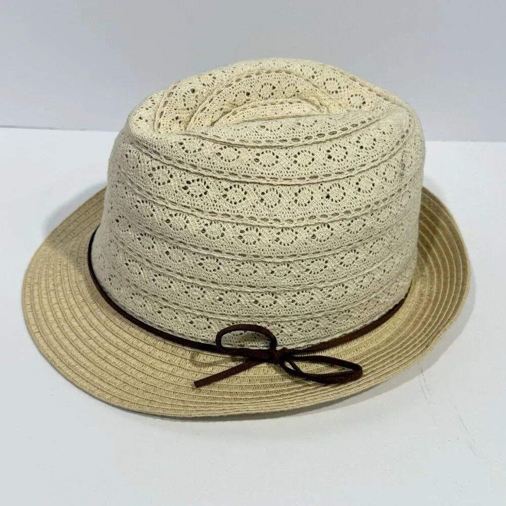 Accessorize straw paper